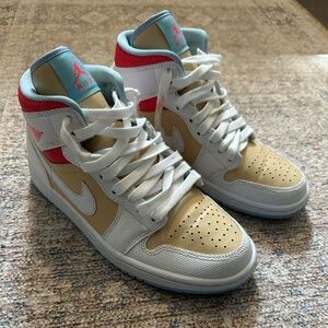Air Jordan 1 Mid SE 'Sesame'. Womens size 8.
